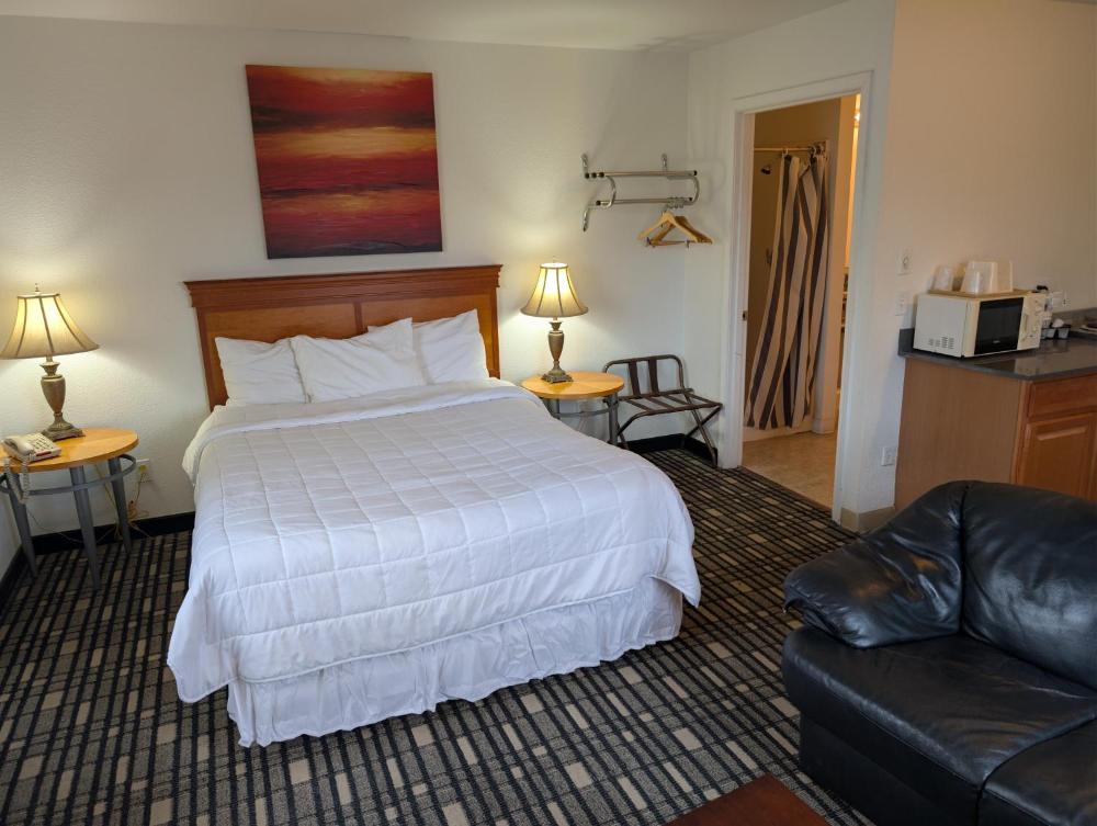 Queen Room with Kitchenette interior