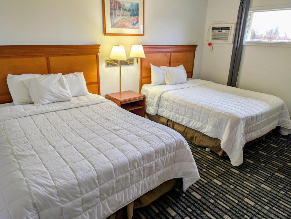 Queen Room with Two Queen Beds - No pets interior